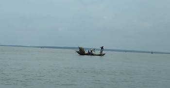 তবুও ধরা হচ্ছে ইলিশ