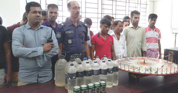 দৌলতদিয়া যৌনপল্লীতে এসপি মিলির হানা