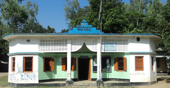 স্মার্টকার্ড বিতরণকালে নির্বাচন অফিসের ৫ কর্মচারীকে মারধর