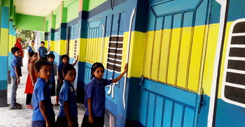 নজর কেড়েছে ট্রেন স্কুল