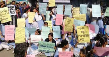 Viqarunnisa students resume demo for second day