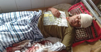 দিন-দুপুরে ভাইস চেয়ারম্যানের ভাগনেকে কুপিয়ে রক্তাক্ত