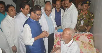 Quader visits ailing actor ATM Shamsuzzaman