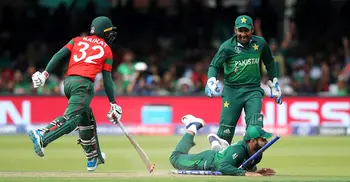 Pakistan hammer Bangladesh but New Zealand into semi-finals