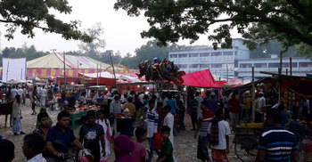 স্কুল মাঠে মেলায় চলছে সার্কাস, পাঠদান ব্যাহত