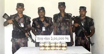 নাফ নদীর তীরে এক লাখ পিস ইয়াবা ফেলে পালাল পাচারকারী