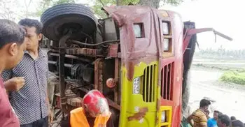 6 killed as bus overturns, falls into ditch in Bagerhat