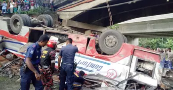 Bus plunged in to ditch killing 8