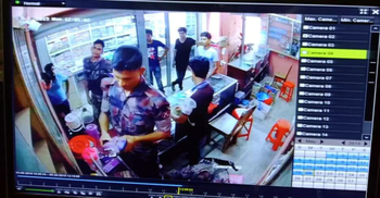 বিজিবির পোশাক পরে শো-রুম থেকে ৫০টি স্মার্টফোন ছিনতাই