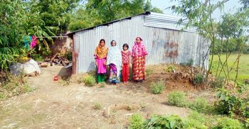 মা-মেয়ে-নাতনি তিন প্রজন্মই বিধবা, সংসার চলছে ভিক্ষায়