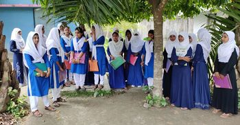 নিয়মবহির্ভূত ফি আদায়ে শিক্ষকদের কাণ্ড