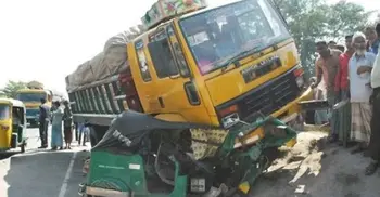 Multiple road accidents kill 21 on Thursday