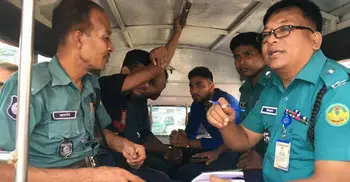 Cop hurt in attack by youths; 3 held with arms