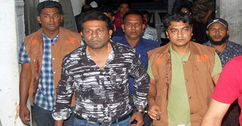 এবার কাউন্সিলর ডিস বাবুর দুই অস্ত্র জব্দ