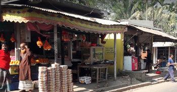 ছেলের কাপড় নিতে গিয়ে প্রাণ গেল বাবার