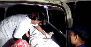 স্ত্রীর স্বীকৃতি চেয়ে স্বামীর কাছ থেকে পেলেন আগুন