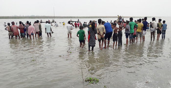 ব্রহ্মপুত্রে নৌকা ডুবে দুই নারীসহ ৩ জনের মৃত্যু