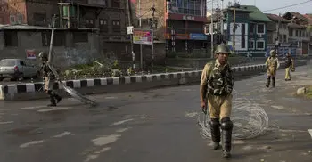 India martyrs 6, injures 100 and arrests 500 Kashmirs