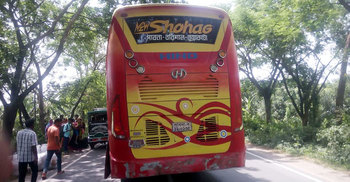 বাসের ধাক্কায় কাপড় ব্যবসায়ী নিহত