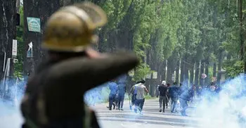Kashmir in panic after India orders tourists to leave