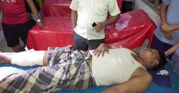 স্বেচ্ছাসেবক লীগ নেতার চোখ বেঁধে পায়ে গুলি