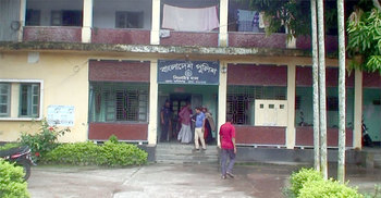 কলেজ ক্যাম্পাসে যুবকের ঝুলন্ত লাশ