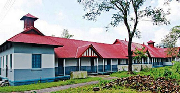 ছাত্রলীগের দখলমুক্ত করতে এমসি কলেজের ছাত্রাবাস বন্ধ