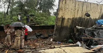 15 killed as wall collapses in Mumbai