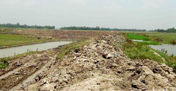 প্রভাব খাটিয়ে উন্মুক্ত জলাশয়ে বাঁধ নির্মাণ