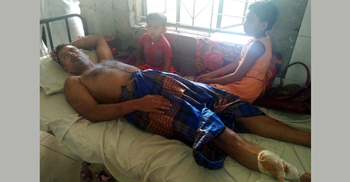 শিক্ষককে হাতুড়ি পেটা