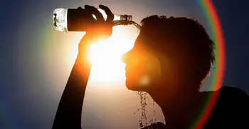 গরম লাগায় পায়ুপথে বাতাস ঢুকিয়ে দিলেন সহকর্মী, অতঃপর...