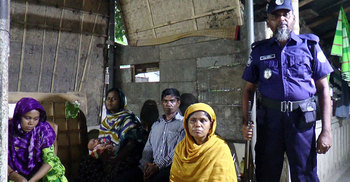 পাবনায় শিশু বিক্রির সময় আটক ৪