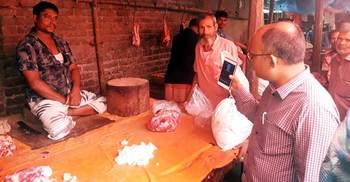 অসুস্থ গরু রাতে জবাই, দিনে ৫০০ টাকা কেজি দরে বিক্রি