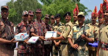 ঈদে বিজিবি-বিএসএফের মাঝে মিষ্টি বিনিময়