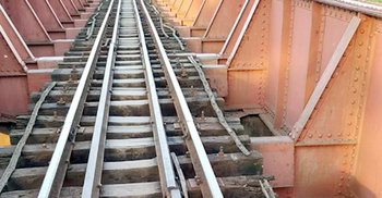 রেলসেতুর পিলারে ফাটল, প্রকৌশলী বললেন পরে কথা বলব