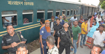 ৫৪ বোতল ফেনসিডিলসহ পুলিশ কনস্টেবল আটক