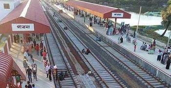 রেললাইনের ওপর টুকরো টুকরো লাশ