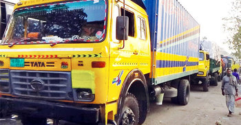 দৌলতদিয়ায় পারের অপেক্ষায় ৬ শতাধিক যানবাহন