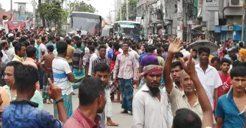 Rickshaw pullers block road over ban on rickshaws