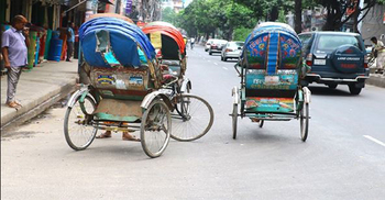ধাক্কা দিয়ে ছেলেকে বাঁচিয়ে মারা গেলেন বাবা