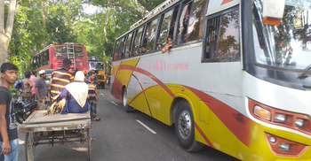 বাসের সঙ্গে সংঘর্ষে ট্রাকের চালক-সহকারী নিহত