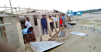 ফণীর আঘাতে লন্ডভন্ড বিদ্যালয়