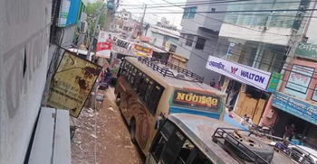 দুই শ্রমিককে মারপিট, সাতক্ষীরার সব রুটে বাস চলাচল বন্ধ