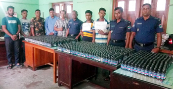 পেঁয়াজভর্তি ট্রাকে মিলল ১৪৫০ বোতল ফেনসিডিল