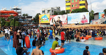 ফ্যান্টাসি কিংডমে তিল ধারণের ঠাঁই নেই