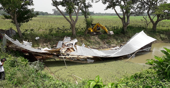 শেখ হাসিনা তাঁত পল্লীতে উচ্ছেদ অভিযান