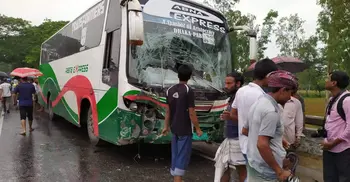 Bus-leguna collision kills 8 in Sirajganj