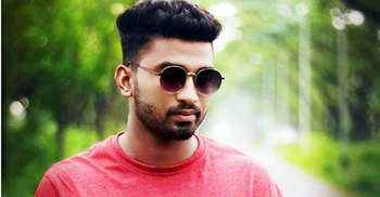 ট্রেনের নিচে ঝাঁপ দিয়ে দুই খণ্ড কলেজছাত্র