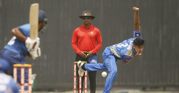 বল হাতে আগুন ঝরালেন তাসকিন
