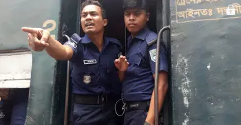 পরীক্ষার্থীদের ট্রেনে উঠতে পুলিশের বাধা, লাঞ্ছিতের অভিযোগ